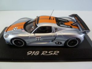 Porsche-Design-Drivers-Selection-918-RSR